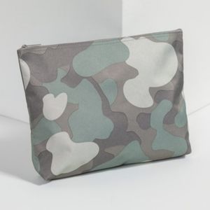 Thirty One Zipper Pouch Soft Camo